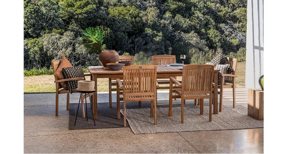 Metal versus Wooden Patio Outdoor Furniture